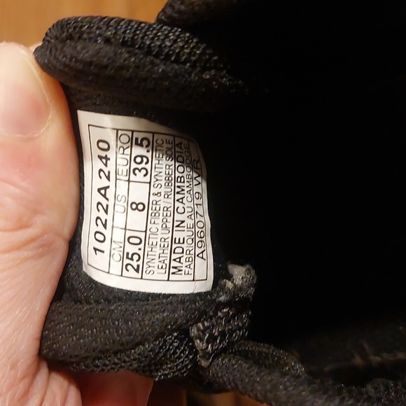Aasics tennis shoes - Picture 1 of 10